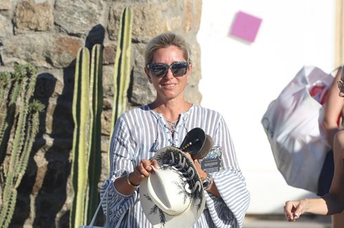 Η Μαρί Σαντάλ απαθανατίζει τον γιο της με φόντο το ηλιοβασίλεμα