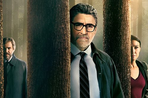 Three Pines: Η αστυνομική σειρά με τον θεϊκό Άλφρεντ Μολίνα ήρθε στην ΕΡΤ2 και στο ERTFLIX