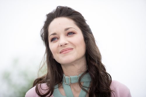 Μια ευχάριστη έκλπληξη: Μαριόν Κοτιγιάρ, Ρις Γουίδερσπουν και Τζένιφερ 'Ανιστον στην ίδια σειρά