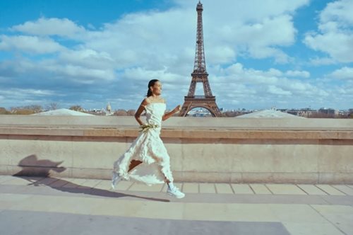 Σερένα Ουίλιαμς, Ζιλιέτ Μπινός, Καρίν Ρόιτφελντ στο φιλμ που σκηνοθέτησε ο Σιμόν Πορτ Ζακεμούς