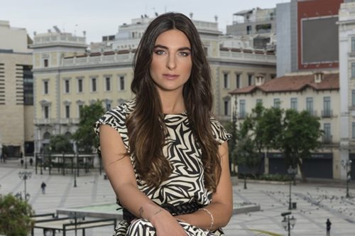 Από την πόλη έως το νησί: Πώς θα δημιουργήσεις τα πιο αέρινα summer looks σύμφωνα με τη Βασιλική Ρούσσου