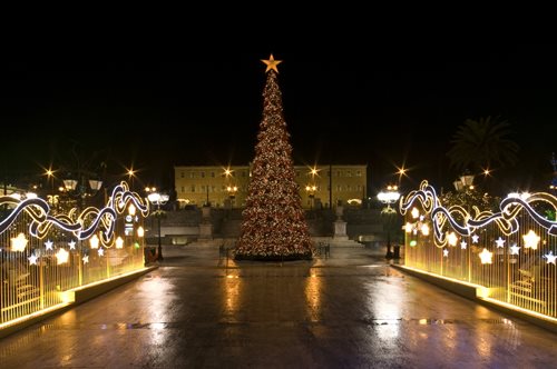 1η Δεκεμβρίου: Απόψε θα φωταγωγηθεί το Χριστουγεννιάτικο δέντρο στο Σύνταγμα