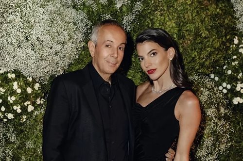 Στα γενέθλια του Γιάννη Κούστα: Η Δήμητρα Κούστα τραγουδάει με την Άννα Βίσση και την Καίτη Γαρμπή