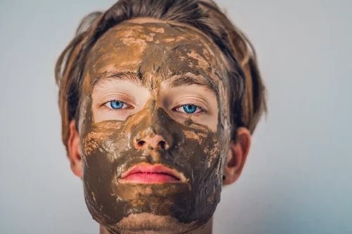 Πέντε πράγματα που κάνουν οι ίδιοι οι δερματολόγοι στο πρόσωπό τους