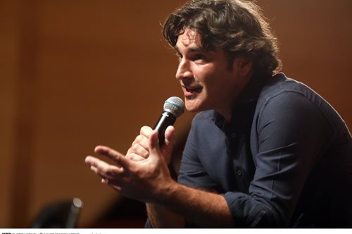 Ο Χριστόφορος Παπακαλιάτης σε φωτογραφία από το 2004 … είναι ολόιδιος