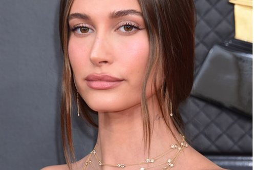 Hailey Bieber: Της έκαναν μήνυση για τη νέα skincare σειρά που λάνσαρε πρόσφατα