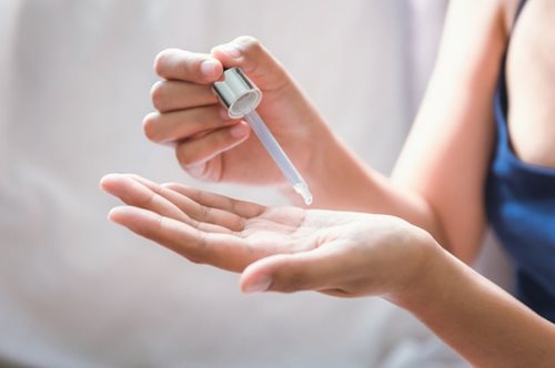 Αυτός είναι ο καλύτερος ορός προσώπου με βιταμίνη C