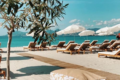 Το beach club Vilebrequin La Plage άνοιξε στις Κάννες