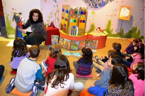 Η Εύη Τσιτιρίδου-Χριστοφορίδου, η νηπιαγωγός που βραβεύτηκε για τον τρόπο που μαθαίνει στα παιδιά να αγαπούν τα βιβλία, εξηγεί στο TheMamagers γιατί 