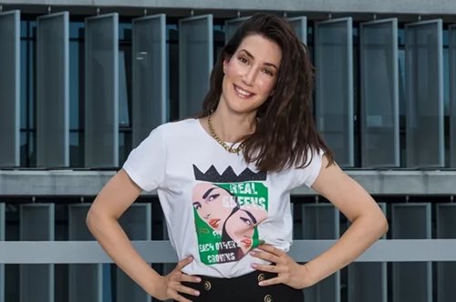 BE SHERO: Η Χριστίνα Φλαμπούρη φορά τη νέα limited συλλογή της Answear.LAB και μιλά για τις γυναίκες που την εμπνέουν