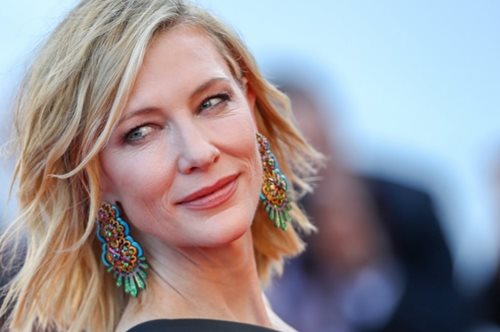 Βραβεία SAG: H Κέιτ Μπλάνσετ εμφανίστηκε με την ανακυκλωμένη εκδοχή ενός φορέματος που είχε φορέσει δυο ακόμα φορές σε κόκκινο χαλί