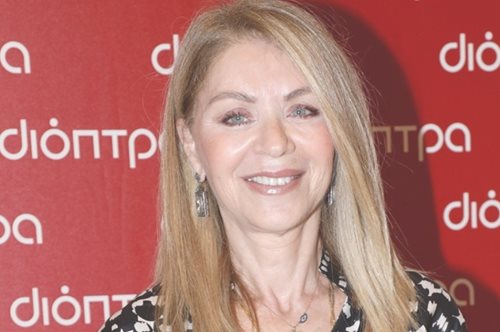 Η Έλλη Στάη προτείνει να φορέσεις florals ακόμα και τον χειμώνα: Το look που θα σε εμπνεύσει