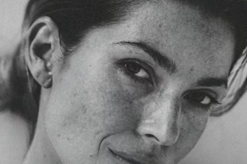 Oι ουλές στο σώμα της Βάσιας Κωσταρά δίνουν ένα μήνυμα ελπίδας