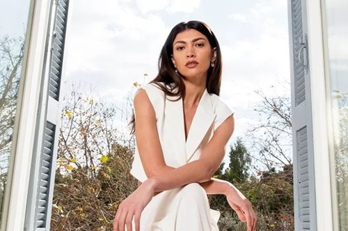 Πώς θα δημιουργήσεις elevated εμφανίσεις για την άνοιξη σύμφωνα με την Κέισι Μίζιου