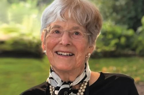 93χρονη καθηγήτρια δωρίζει 1 δις δολάρια σε Ιατρική Σχολή καλύπτοντας για πάντα τα δίδακτρα κάθε νέου φοιτητή