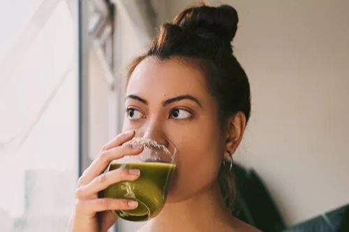 Αποτοξίνωση: 10 διαιτολόγοι προτείνουν ροφήματα και detox tips