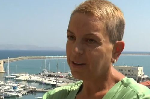 Αντιγόνη Ανδρεάκη: Η παρουσιάστρια που δίνει μάχη με τον καρκίνο του μαστού επέστρεψε στους τηλεοπτικούς δέκτες