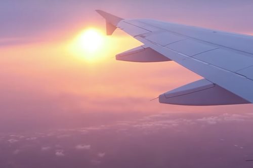 Love is in the air: 23χρονος κάνει σεξ στην τουαλέτα αεροπλάνου, το πλήρωμα τον πιάνει, οι επιβάτες τον αποθεώνουν