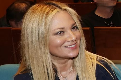 Η Νάνσυ Ζαμπέτογλου στα καλύτερά της: Τα υγιή ξανθά μαλλιά και το υπέροχο δέρμα