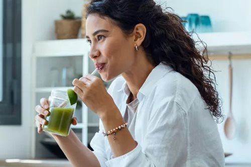 Οι υγιείς γυναίκες ορκίζονται σε αυτόν τον εύκολο κανόνα για ισορροπημένη διατροφή