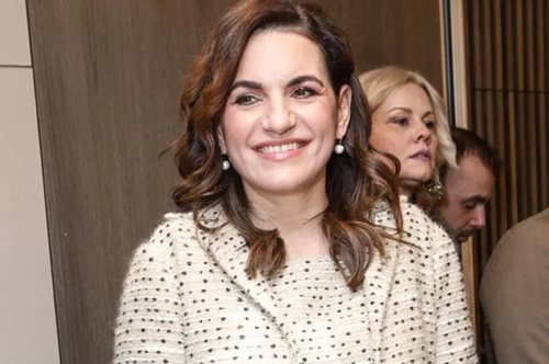 Ευτυχισμένη η Όλγα Κεφαλογιάννη με τα δίδυμα παιδιά της - Η εικόνα που τα κρατά νεογέννητα στην αγκαλιά της