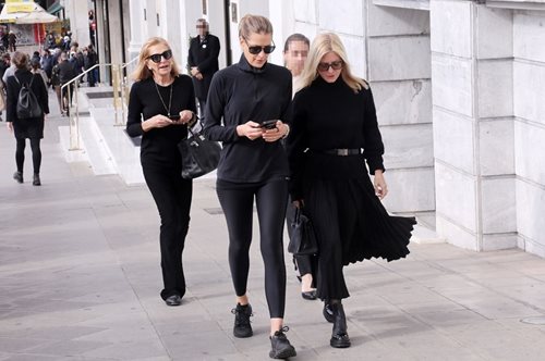 Μαρί Σαντάλ - Τατιάνα Μπλάτνικ: Η εμφάνισή τους στην Αθήνα για την κηδεία του τέως βασιλιά Κωνσταντίνου