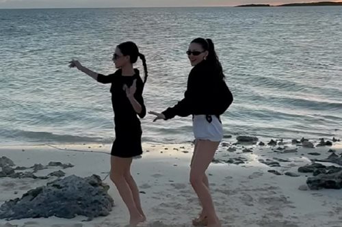 Η Βικτόρια Μπέκαμ χορεύει σε σε παραλία στις Μπαχάμες μαζί με την Νίκολα Πελτζ