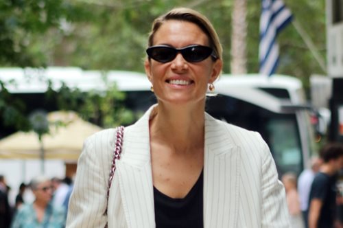 Η Βίκυ Καγιά φόρεσε τον πιο κομψό και διαχρονικό χρωματικό συνδυασμό