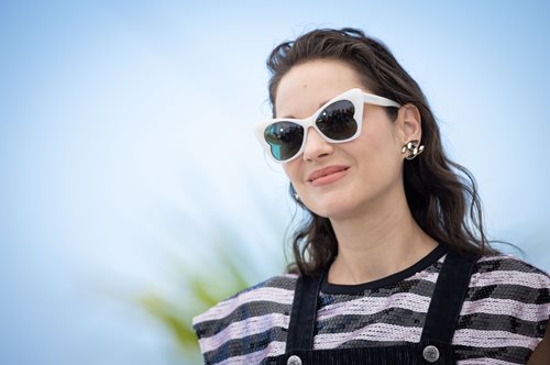 Τα αρώματα που δεν θα σταματήσουν ποτέ να φορούν οι Παριζιάνες