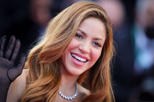 Η 47χρονη Σακίρα είναι σε σχέση με τον 31χρονο ηθοποιό από το