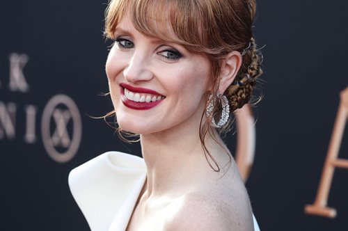 H Τζέσικα Τσάστεϊν υποδύεται την αδερφή του Τραμπ