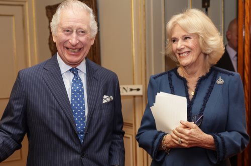 Βασιλιάς Κάρολος: Παραχώρησε τη θέση του στον αδερφό του, Έντουαρντ σε μια ιστορική τελετή