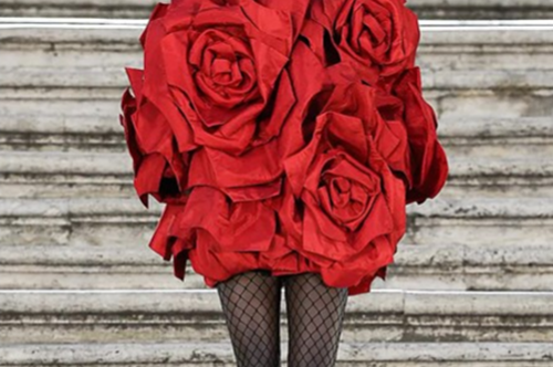 Τιτανομαχία: Ο οίκος Dior ζητά 100.000 ευρώ από τον οίκο Valentino με αφορμή το σόου στην Piazza di Spagna