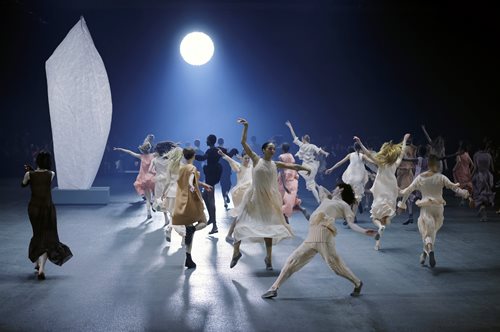 Issey Miyake και Irving Penn: όταν ο σχεδιαστής συνάντησε τον φωτογράφο δημιουργήθηκαν iconic εικόνες Μόδας