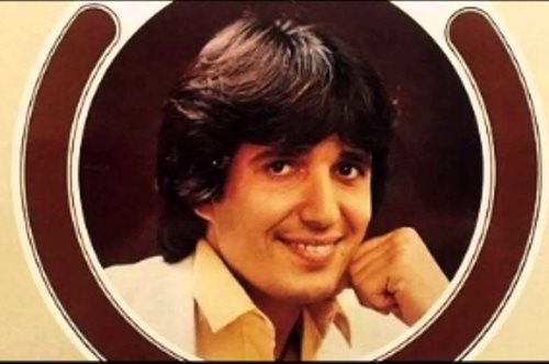 Πασχάλης Αρβανιτίδης: Ο τραγουδοποιός που άλλαξε τα πάντα στο ελληνικό τραγούδι τη δεκαετία του 60