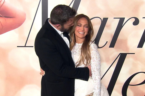 Οι 12 σελίδες αγάπης που ο Μπεν Άφλεκ αφιέρωσε στη Τζένιφερ Λόπεζ κατά την τελετή του γάμου τους