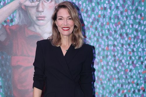 Βίκυ Καγιά: Το πολυτελές χτένισμά της κολακεύει όλες τις γυναίκες με καρέ ή κοντά μαλλιά