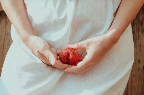 6 λόγοι που εξηγούν γιατί η περίοδός σου αργεί (εκτός από την εγκυμοσύνη)