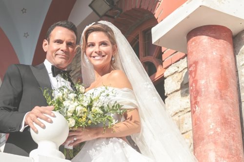 Η Μαρία Μενούνος και ο σύζυγός της, Κέβιν Αντεργκάρο, περιμένουν το πρώτο τους παιδί