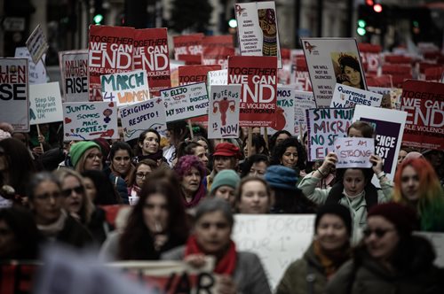 Πώς καθιερώθηκε η Παγκόσμια Ημέρα της Γυναίκας και πότε γιορτάστηκε για πρώτη φορά