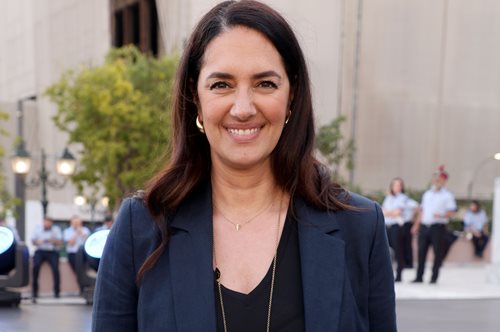 Μεσημεριανή σιέστα στο αρχοντικό της στις Σπέτσες για τη Νόνη Δούνια