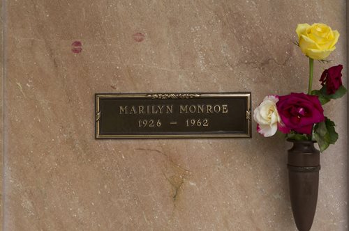 Άνδρας αγόρασε τάφο δίπλα από τη Μέριλιν Μονρόε για 195.000 δολάρια