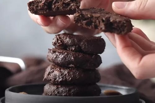 Τα πιο εύκολα και υγιεινά cookies! Φτιαγμένα με μόλις 2 υλικά
