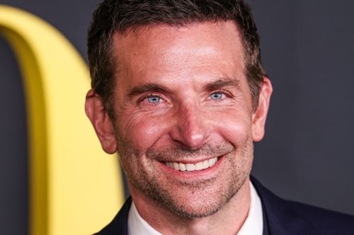 Ο 49χρονος Μπράντλεϊ Κούπερ με την 28χρονη Τζίτζι Χαντίντ στη Νέα Υόρκη