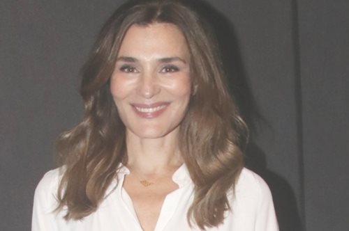 Μαρία Ναυπλιώτου: Έκανε το πιο νεανικό χτένισμα για μακριά μαλλιά που δείχνει κολακευτικό σε όλες τις ηλικίες