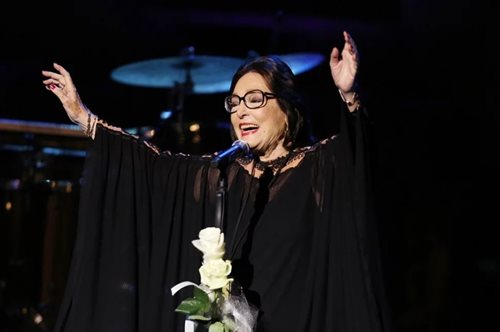 Χατζιδάκις, Μούσχουρη, Παπαμιχαήλ, Μούτσιος: Μια άγνωστη φωτογραφία από ιστορική συναυλία