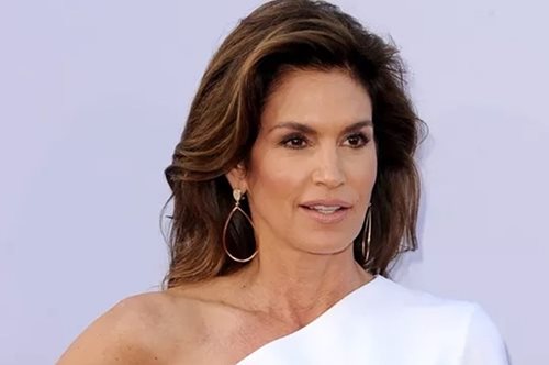 3 SOS skincare κινήσεις που κάθε γυναίκα άνω των 50 οφείλει να γνωρίζει