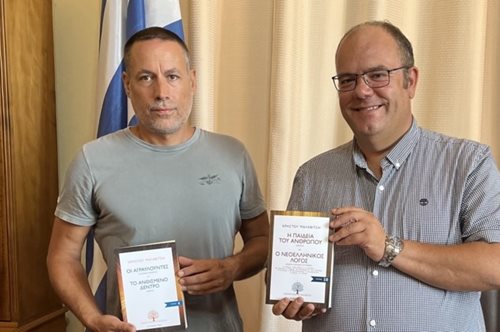 Μια σημαντική δωρεά του συνόλου του συγγραφικού έργου του Χρήστου Μαλεβίτση στην δημοτική βιβλιοθήκη της Ερμούπολης