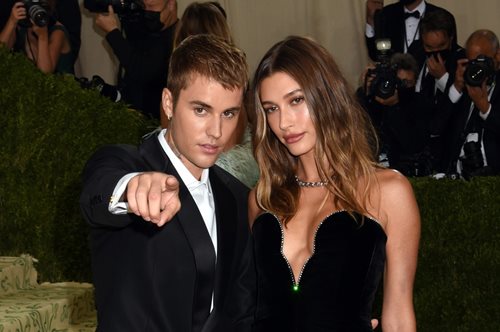 Η Χέιλι Μπίμπερ θα γίνει μαμά και το ανακοίνωσε με μια φωτογραφία