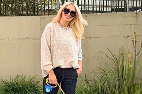 Η Μαρία Μπακοδήμου αποδεικνύει πως τα pastel είναι μία stylish επιλογή και τον χειμώνα